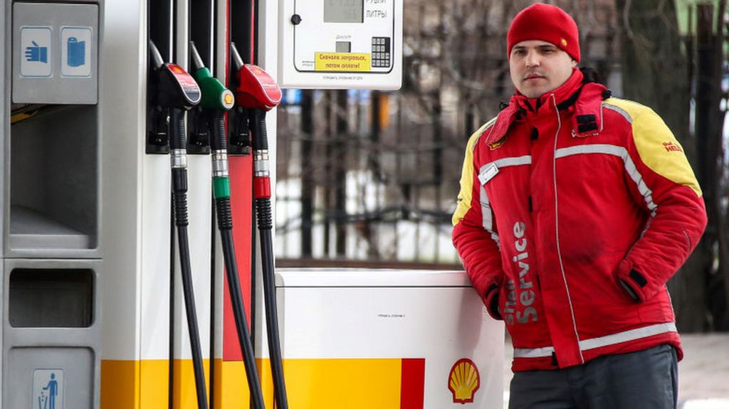 Worker at Shell petrol station in Russia